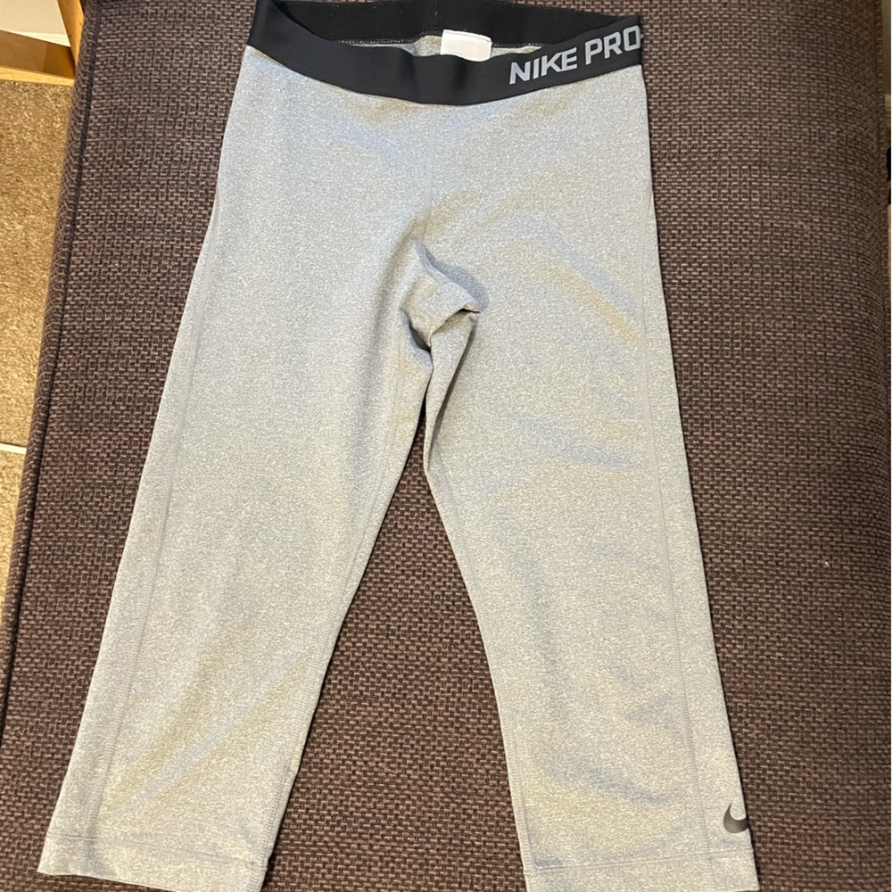 ✨3/$15✨Nike Cropped Leggings